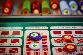 Player interface showing hole cards and community card progression